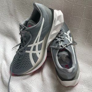 NEW - Size 7.5 - Asics Novablast Running Shoe